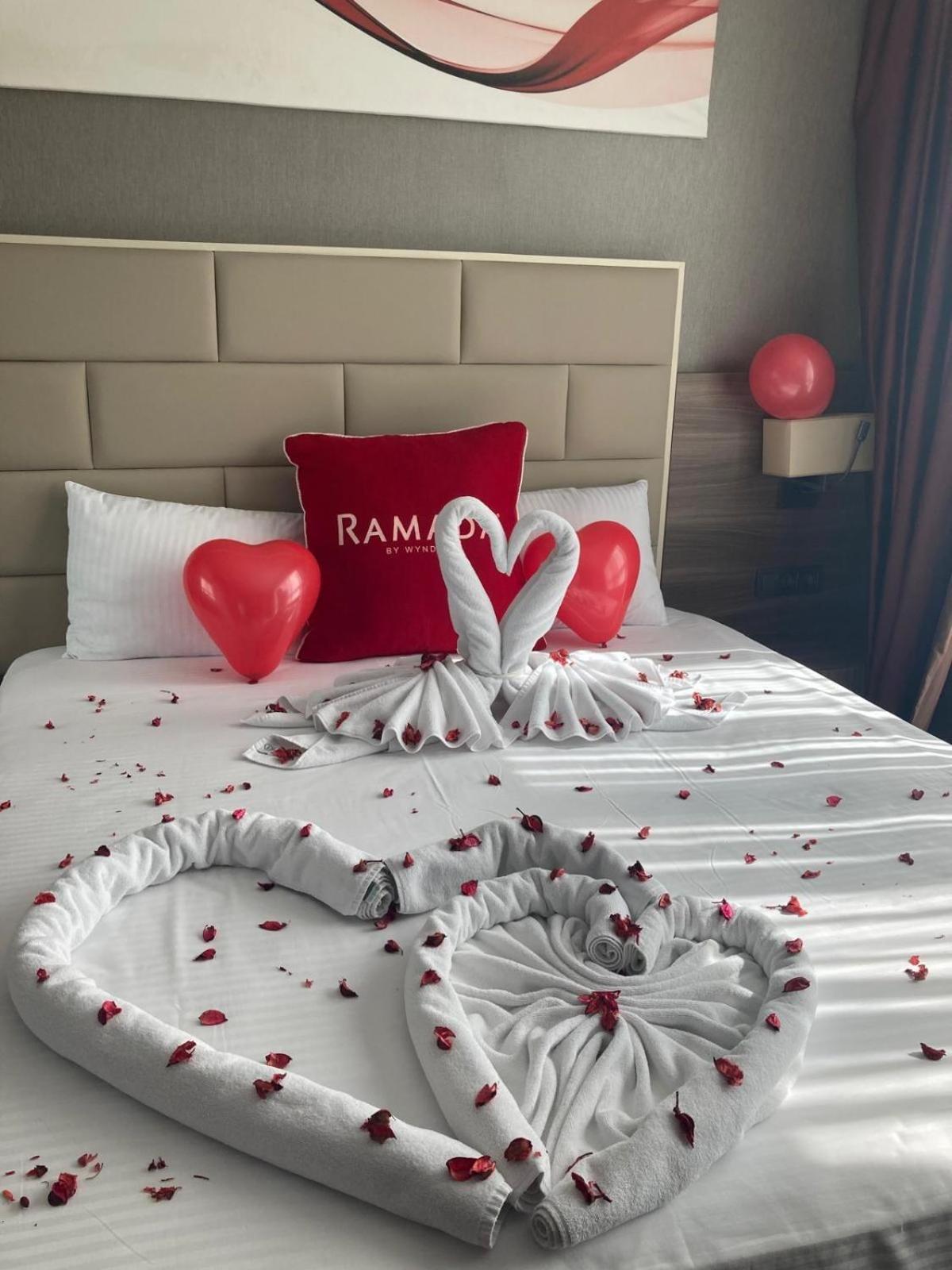 Ramada By Wyndham Sivas Hotel Exterior photo